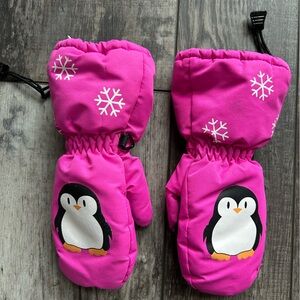 Girls size S fuschia colored with penguin Andorra waterproof mittens